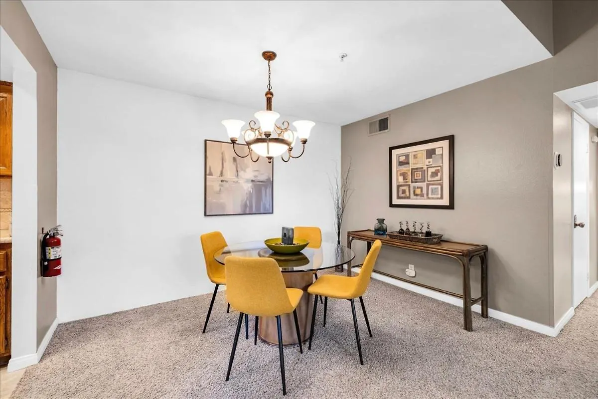 Modern Comfort In The Heart Of Palm Springs - A Ryson Property بيت للعطل